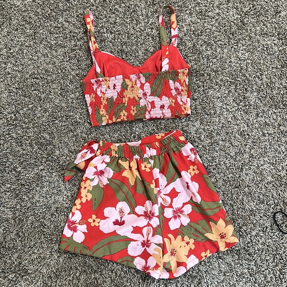 NWOT Floral two-piece set with a short in red with pink and orange flowers. - Picture 6 of 7